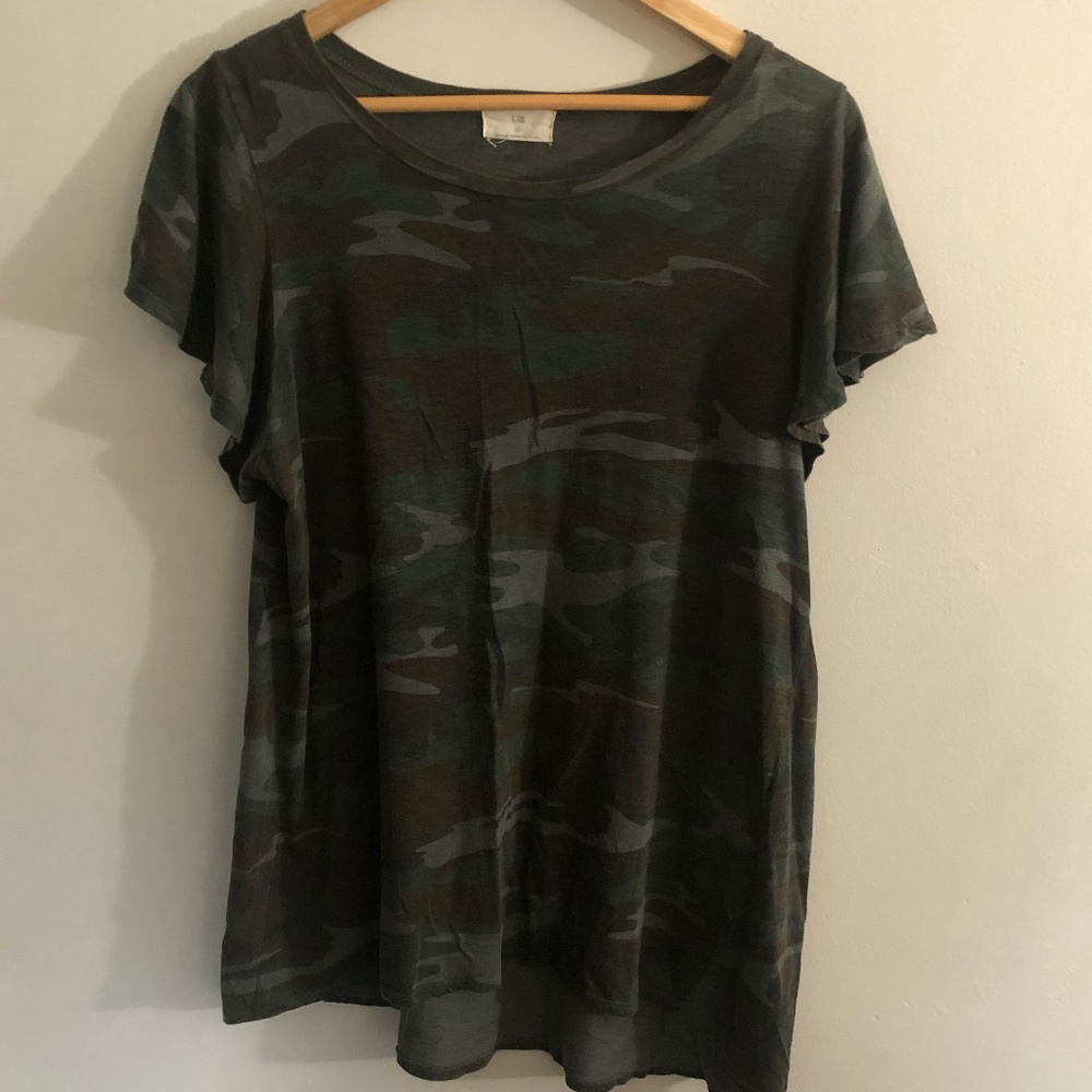 t LA - Green Camo T Shirt - soft cotton. Size L